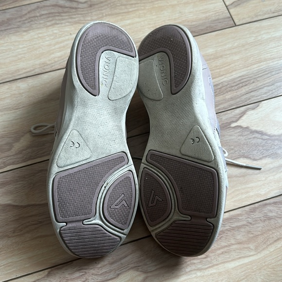 Vionic Sneakers - Picture 5 of 5